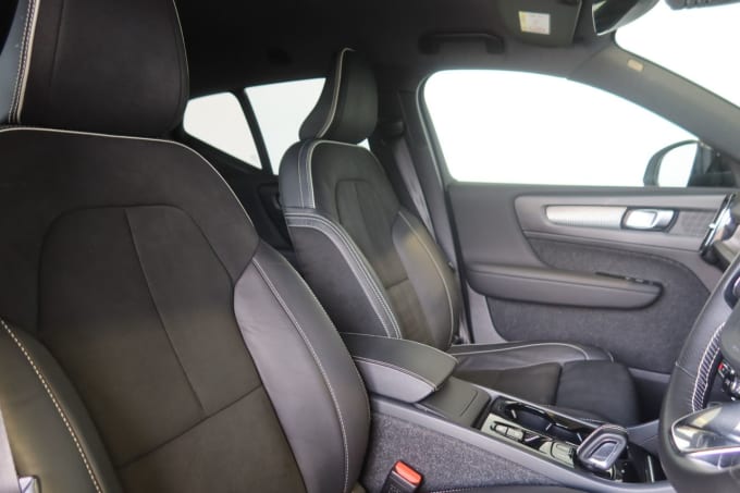 2025 Volvo Xc40