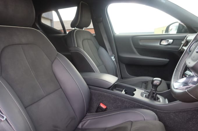 2025 Volvo Xc40