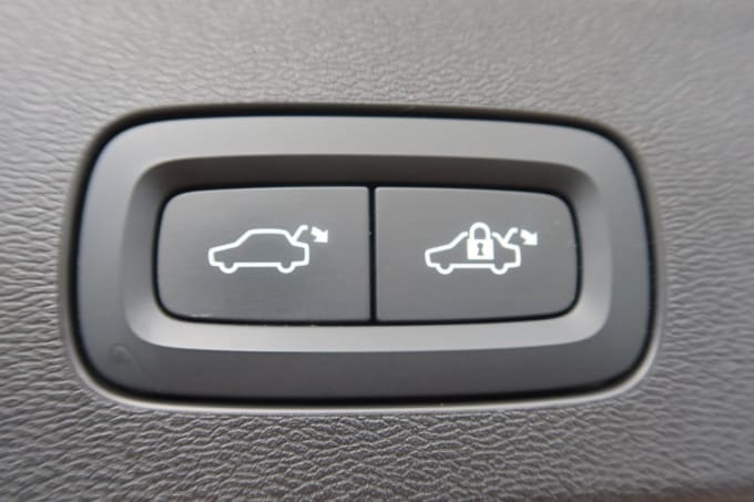 2025 Volvo V60