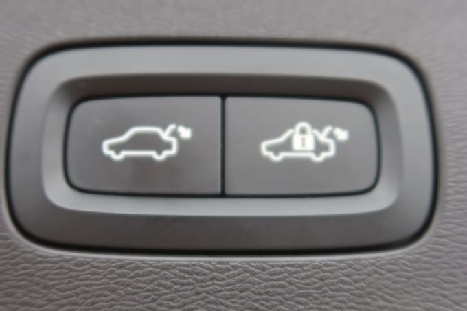 2025 Volvo V60