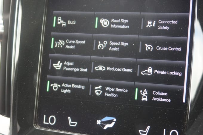 2025 Volvo V60