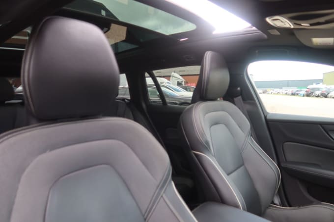 2025 Volvo V60
