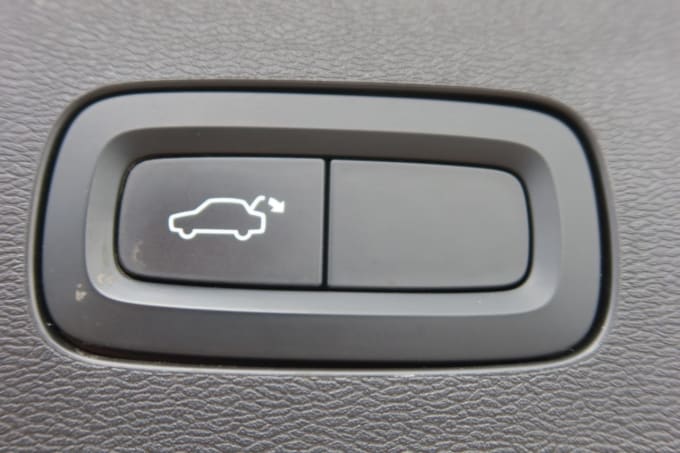 2025 Volvo V60