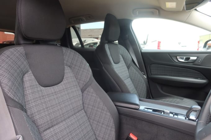 2025 Volvo V60