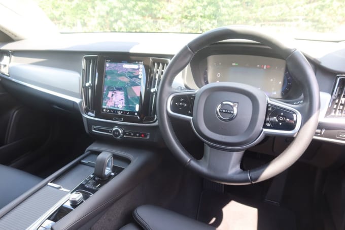 2025 Volvo V90