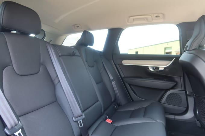 2025 Volvo V90