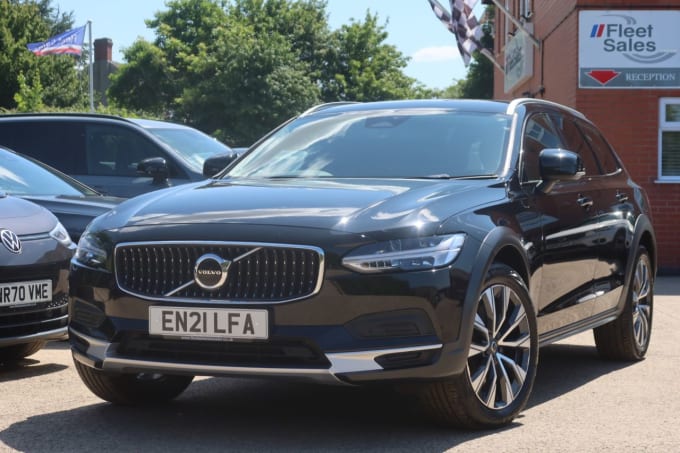 2025 Volvo V90 Cross Country