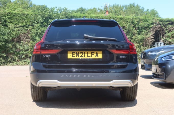 2025 Volvo V90 Cross Country