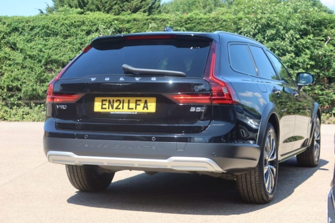 2025 Volvo V90 Cross Country