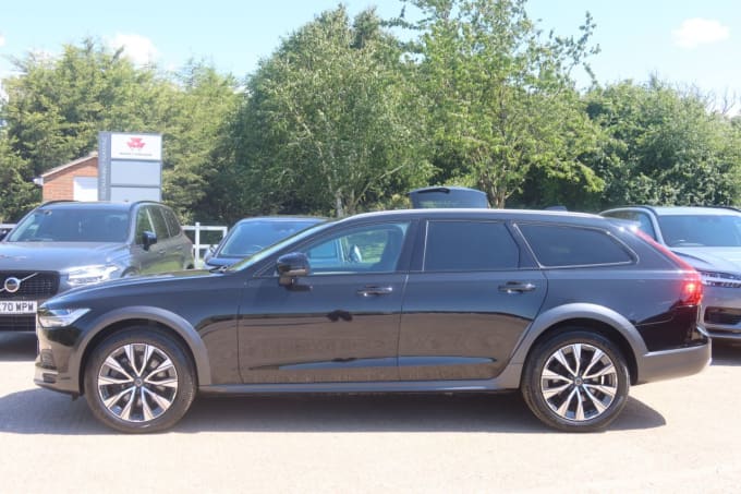 2025 Volvo V90 Cross Country