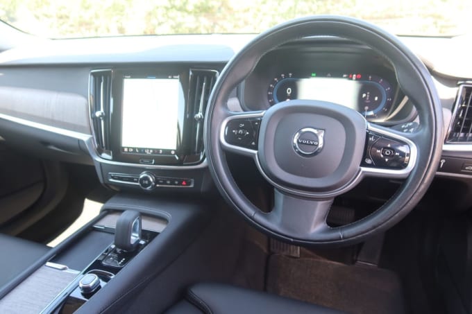 2025 Volvo V90 Cross Country
