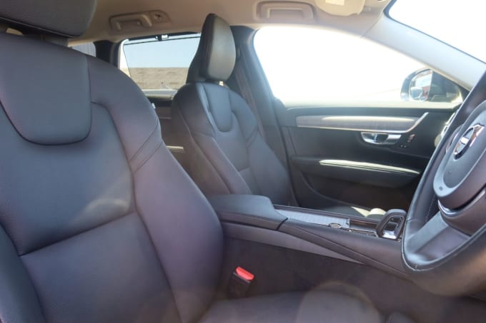 2025 Volvo V90 Cross Country