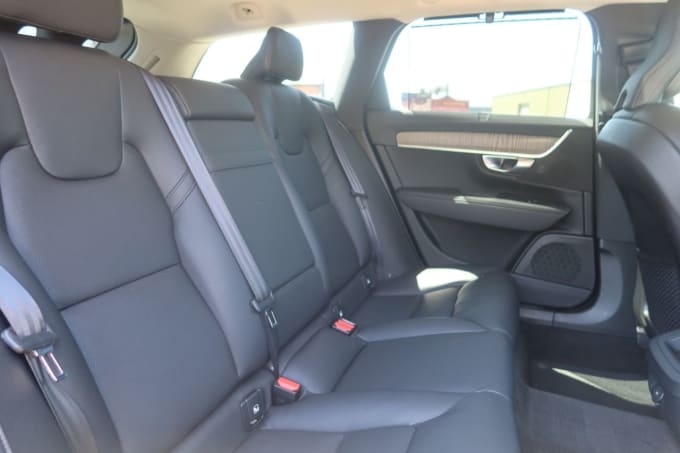 2025 Volvo V90 Cross Country