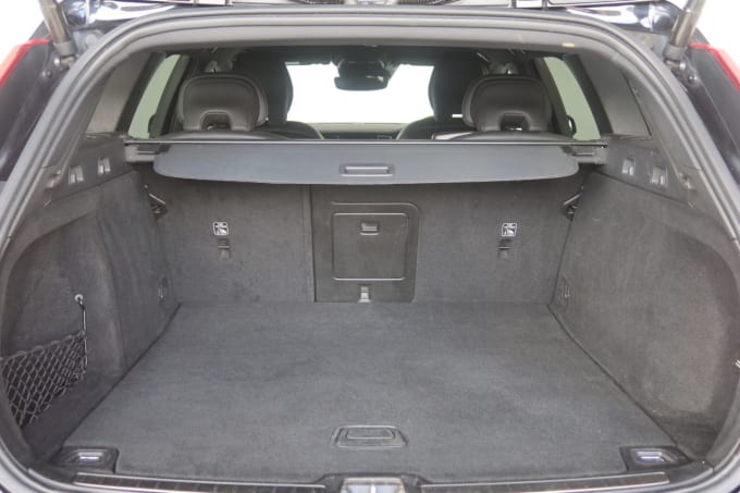 2025 Volvo V60