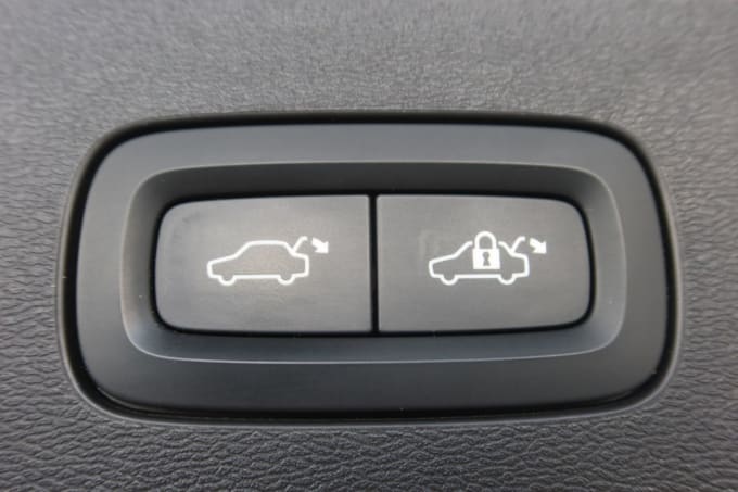 2025 Volvo V60