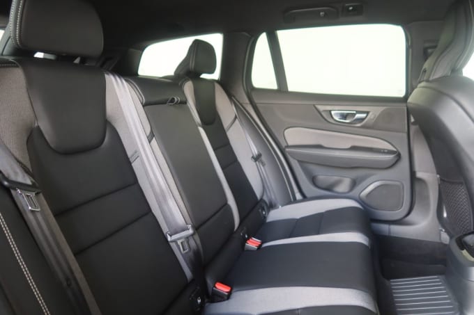 2025 Volvo V60