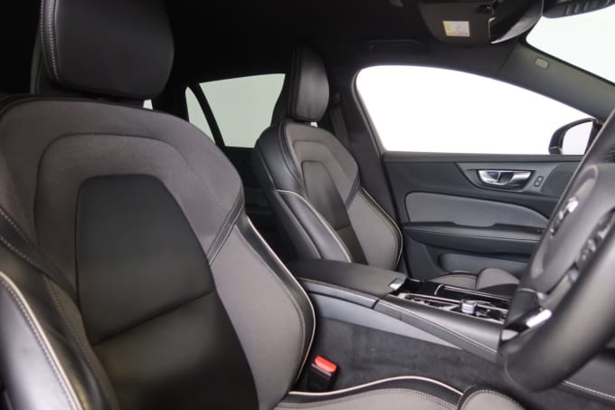 2025 Volvo V60