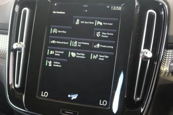 2025 Volvo Xc40