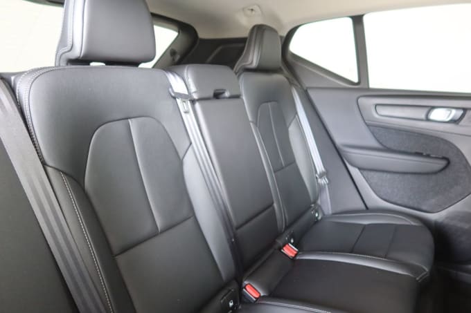 2025 Volvo Xc40
