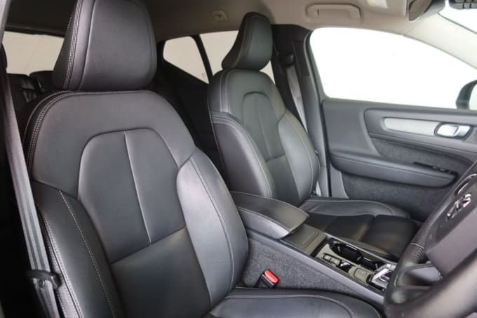 2025 Volvo Xc40