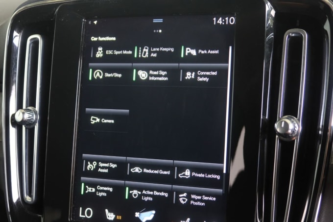 2025 Volvo Xc40