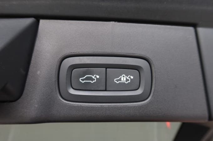 2025 Volvo V90