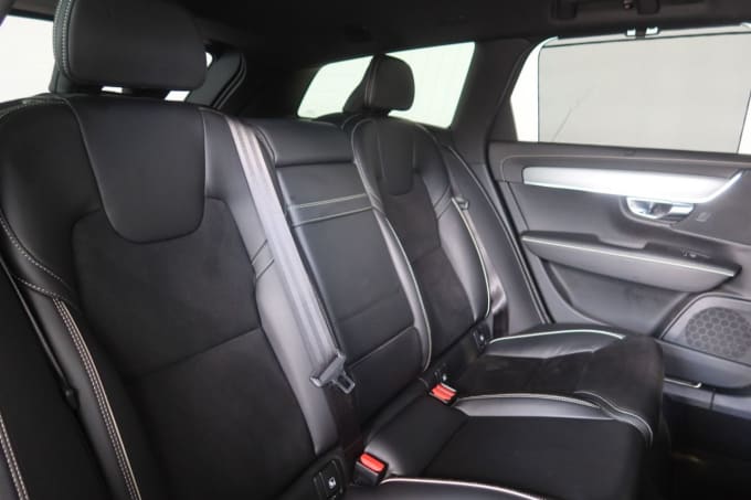 2025 Volvo V90