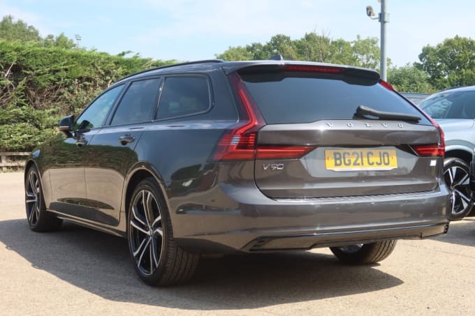 2025 Volvo V90