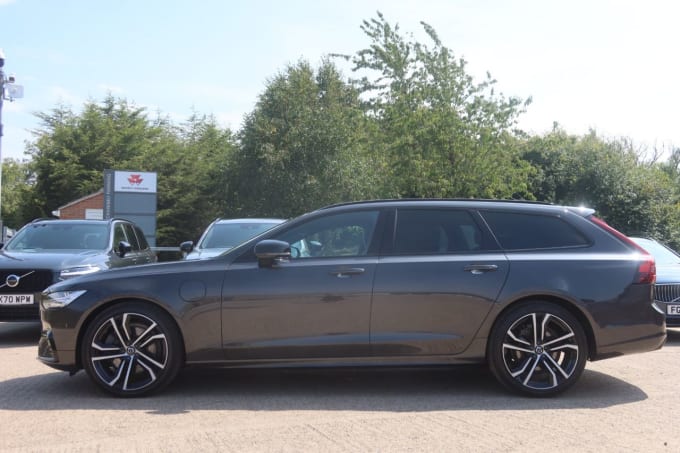 2025 Volvo V90