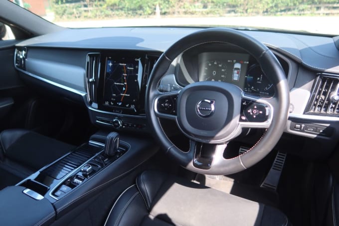 2025 Volvo V90