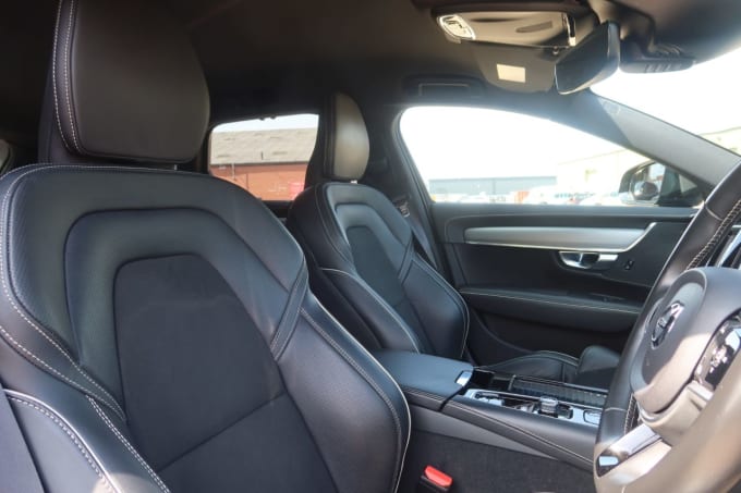 2025 Volvo V90
