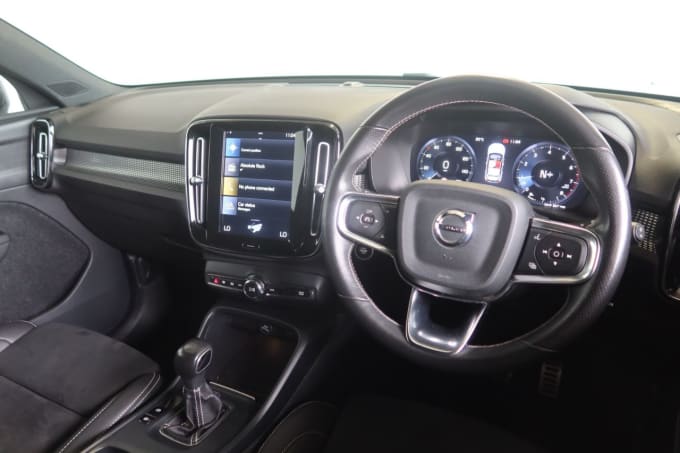 2025 Volvo Xc40
