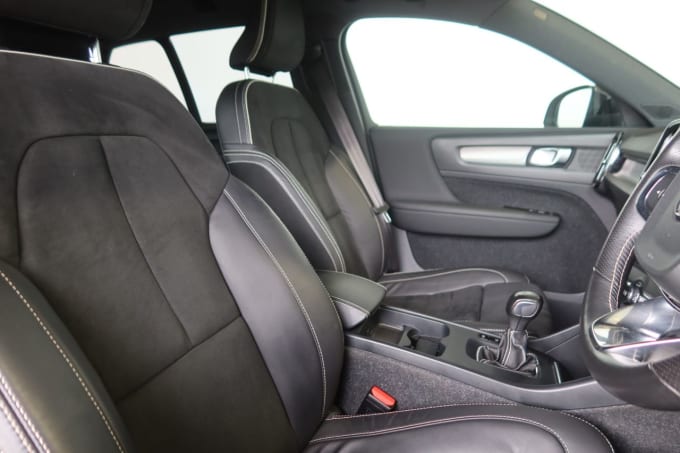 2025 Volvo Xc40