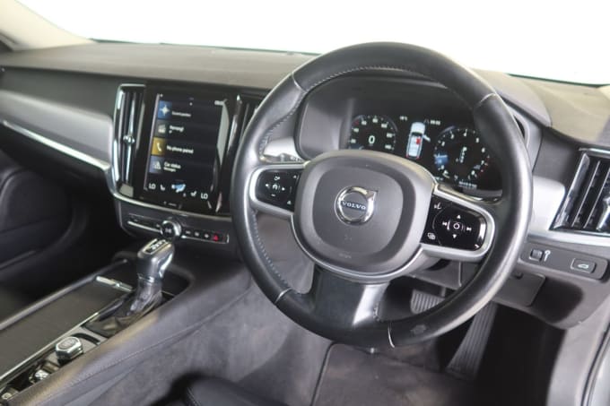 2025 Volvo V90