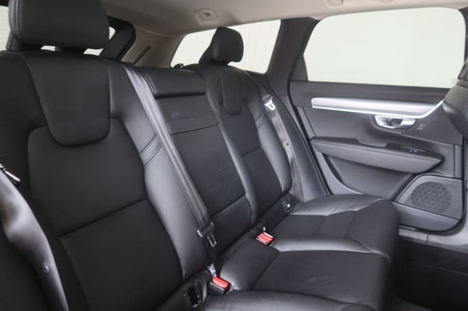 2025 Volvo V90