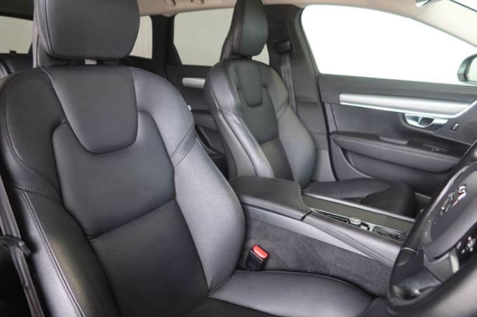 2025 Volvo V90