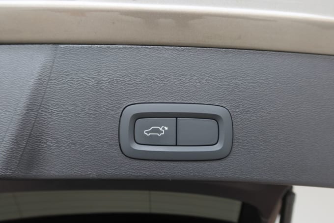 2025 Volvo Xc40