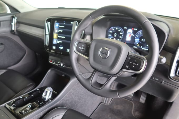 2025 Volvo Xc40