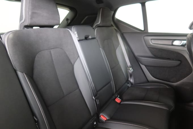 2025 Volvo Xc40