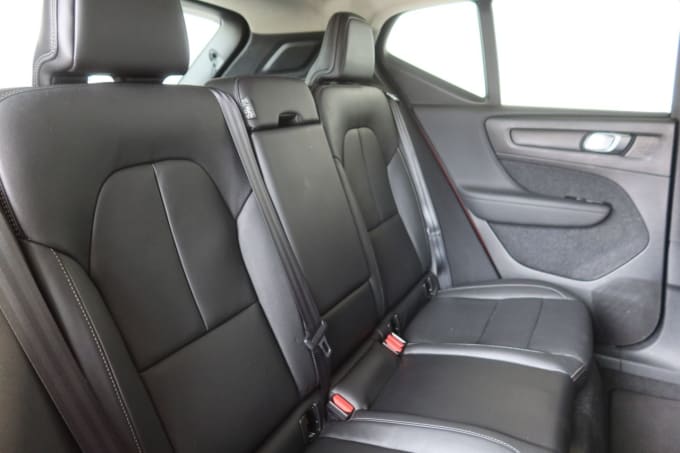 2025 Volvo Xc40