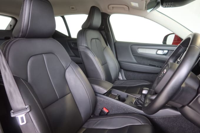 2025 Volvo Xc40