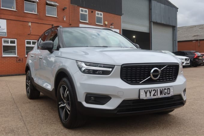 2025 Volvo Xc40