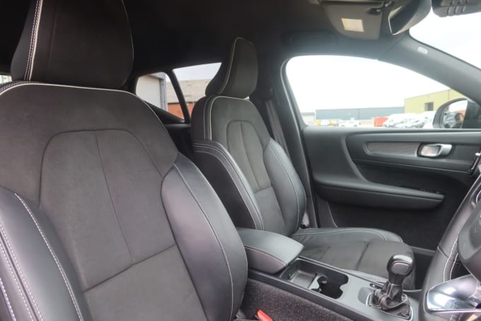 2025 Volvo Xc40