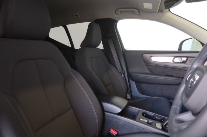 2025 Volvo Xc40