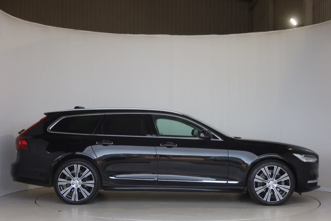 2025 Volvo V90