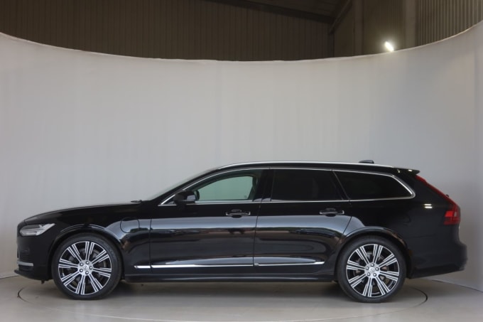 2025 Volvo V90