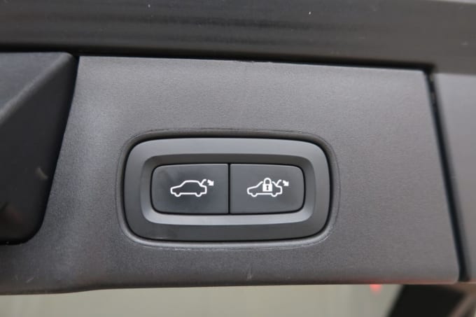 2025 Volvo V90