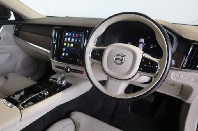 2025 Volvo V90
