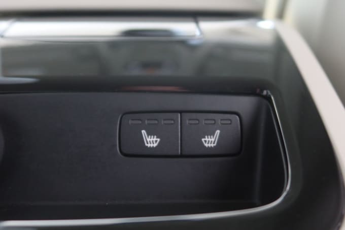 2025 Volvo V90