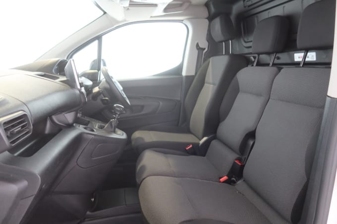 2025 Peugeot Partner
